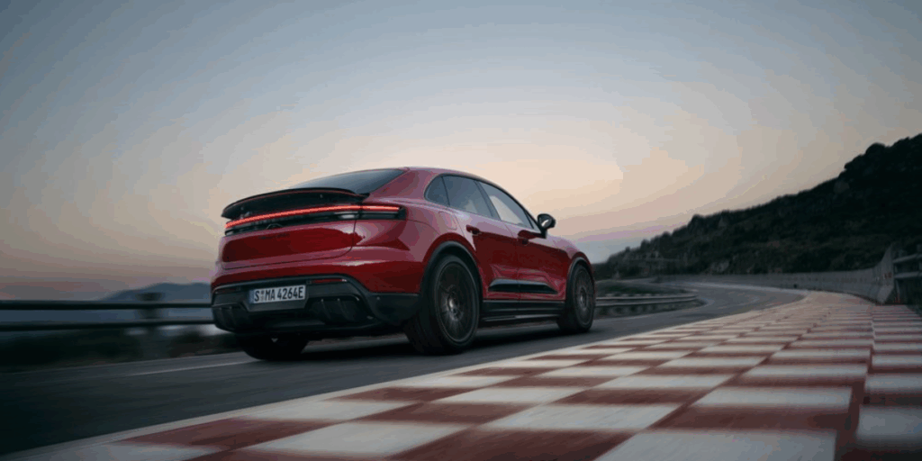 En snygg solnedgång för den fina Macan. (Foto: Porsche)