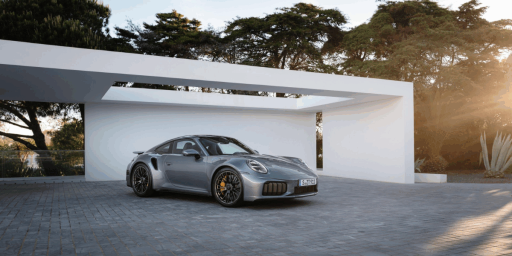 Tydligen har man tonat ner däckljudet vilket ses som en väldigt bra sak. (Foto: Porsche)