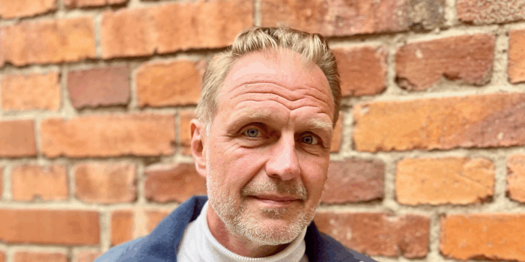 Journalisten och författaren Jonas Nordling är aktuell med boken ”Åldersnojan – Varför jobba till 70 om ingen vill ha oss efter 50?”. (Foto: Ulrika Palmcrantz/Bokförlaget Atlas)