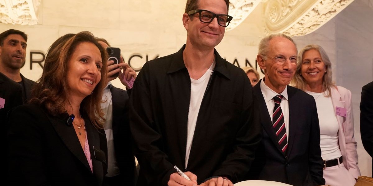 Efter kritiken: Siemiatkowski sänker priset på sina aktier