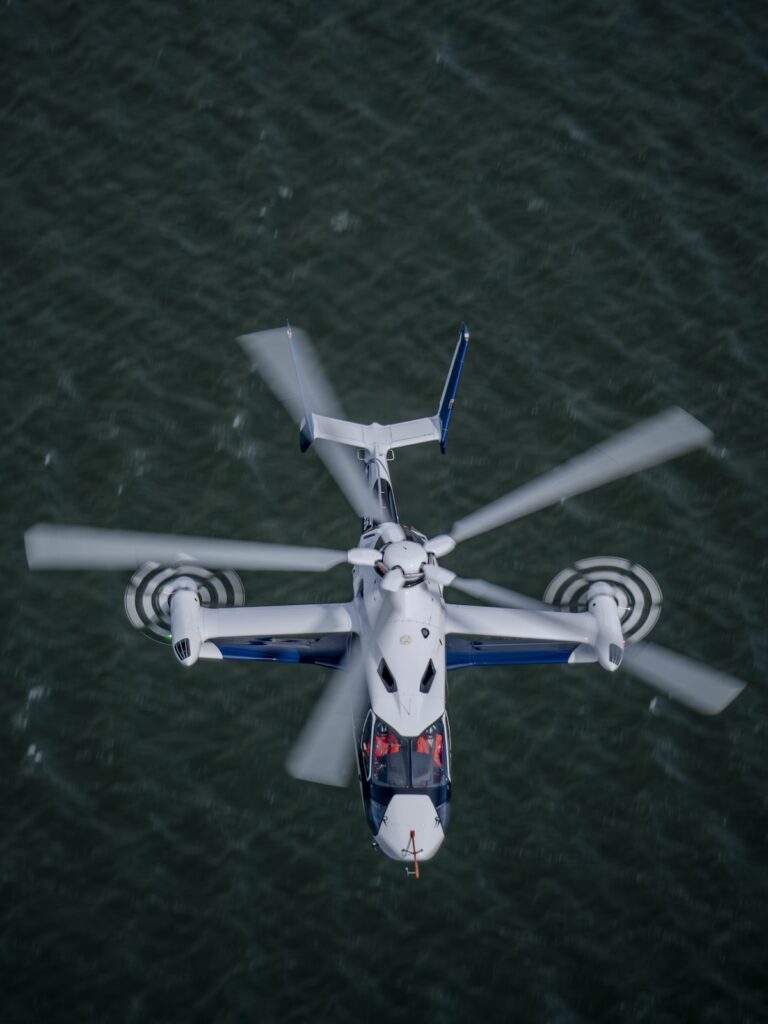 Airbus RACER flyger snabbare och är betydligt smidigare i luften äv vad som hittills finns på marknaden i helikopterväg.
