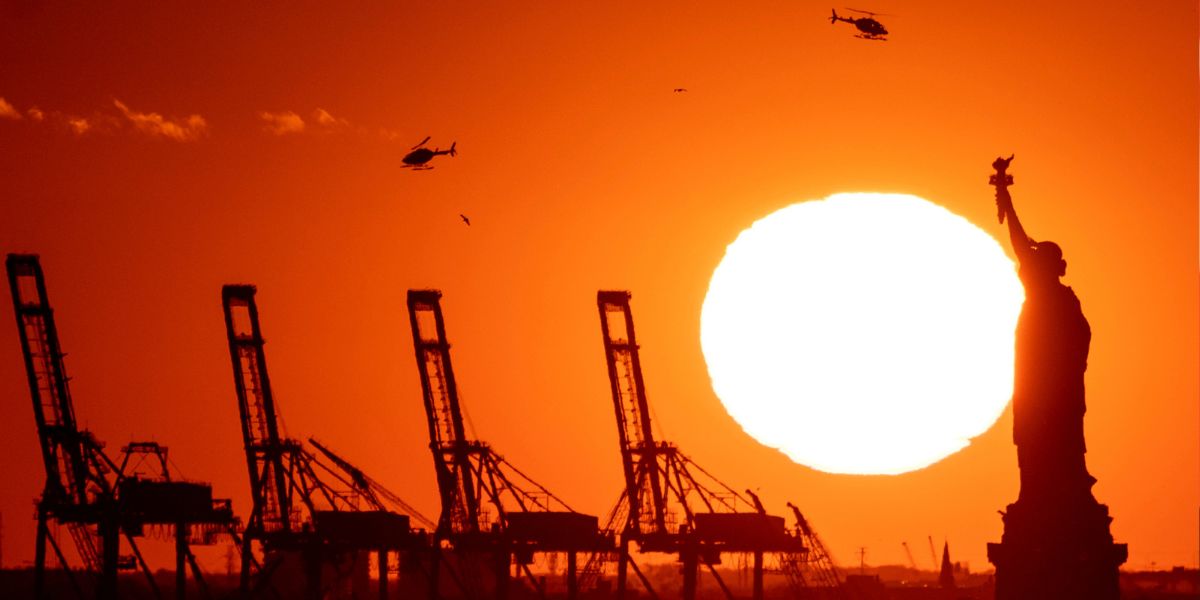 Chefsekonomen läxar upp sina kollegor