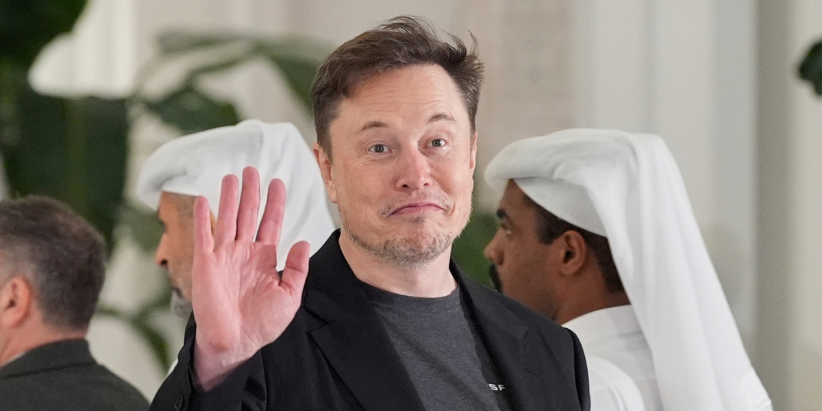 Musk blir historiens första halvbiljonär – för några timmar