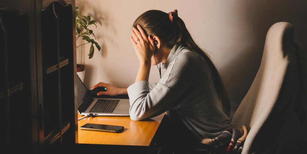 Stressad kvinna