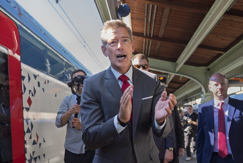 Sean Duffy uppmanar SpaceX att sätta igång och leverera.