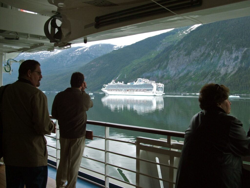 Kryssningar bland Alaskas fjordar har blivit populärt.