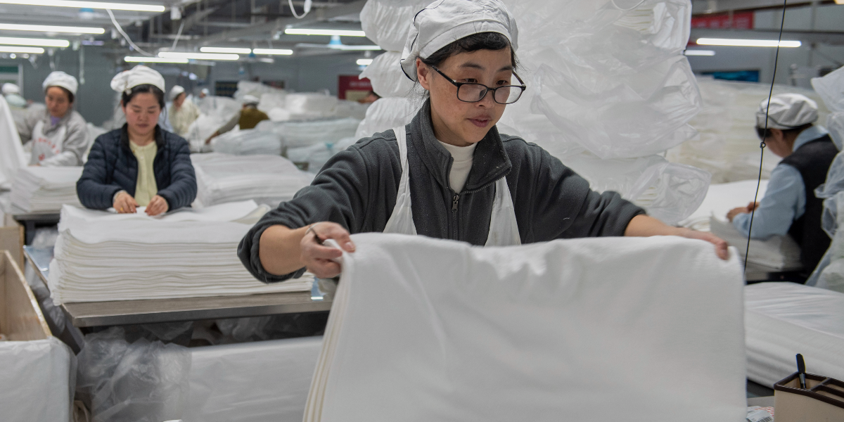 Varnar för billiga kläder från Kina: “Löjligt”