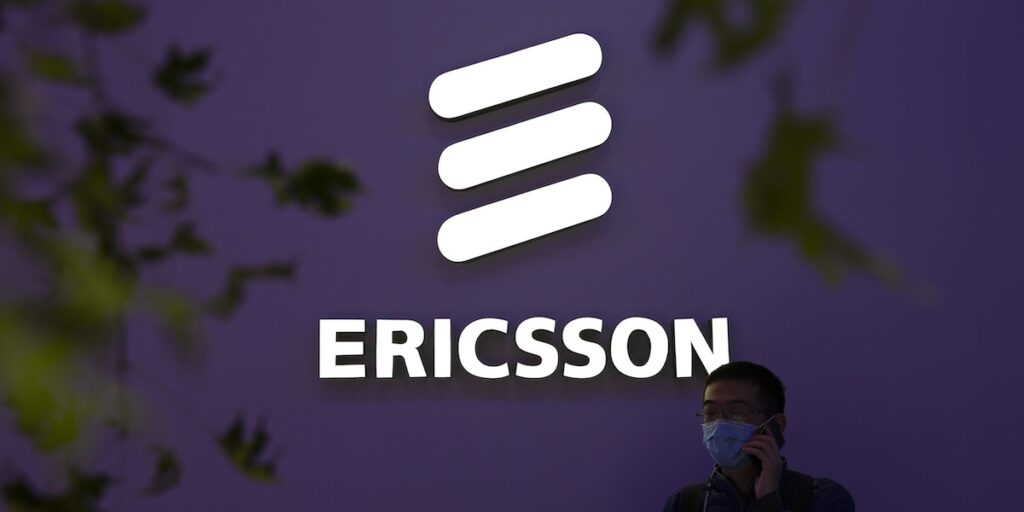 Ericsson på telekommässa i Peking. Svenska och finska bolag möter allt hårdare regleringar i Kina.(