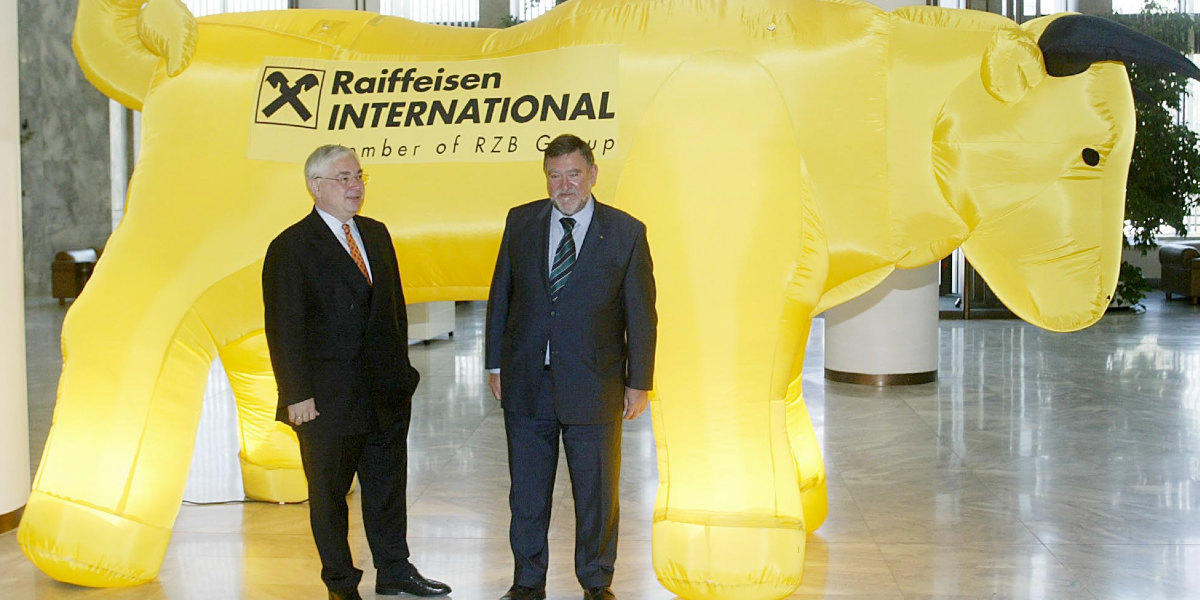 Banken tjänar storkovan i Ryssland – samarbetar med SEB