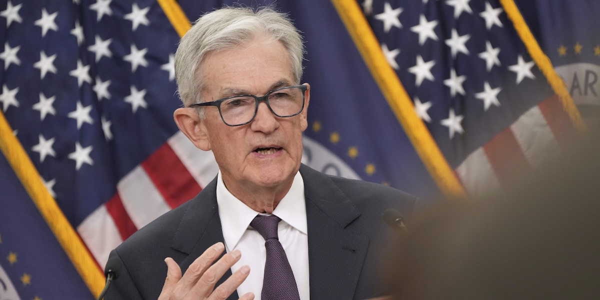 Fed sänker räntan – oro för jobben växer