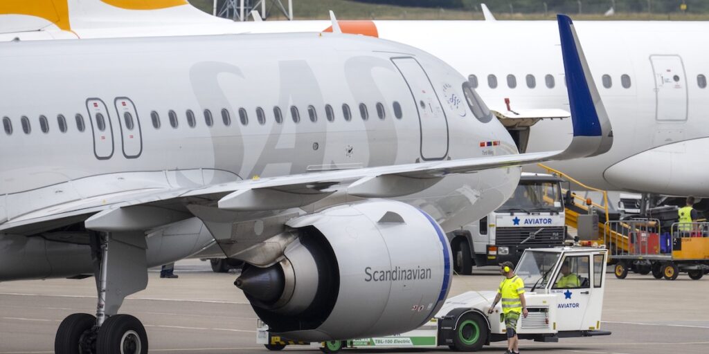 En Airbus A320neo tillhörande SAS på Malmö Airport, augusti 2025.