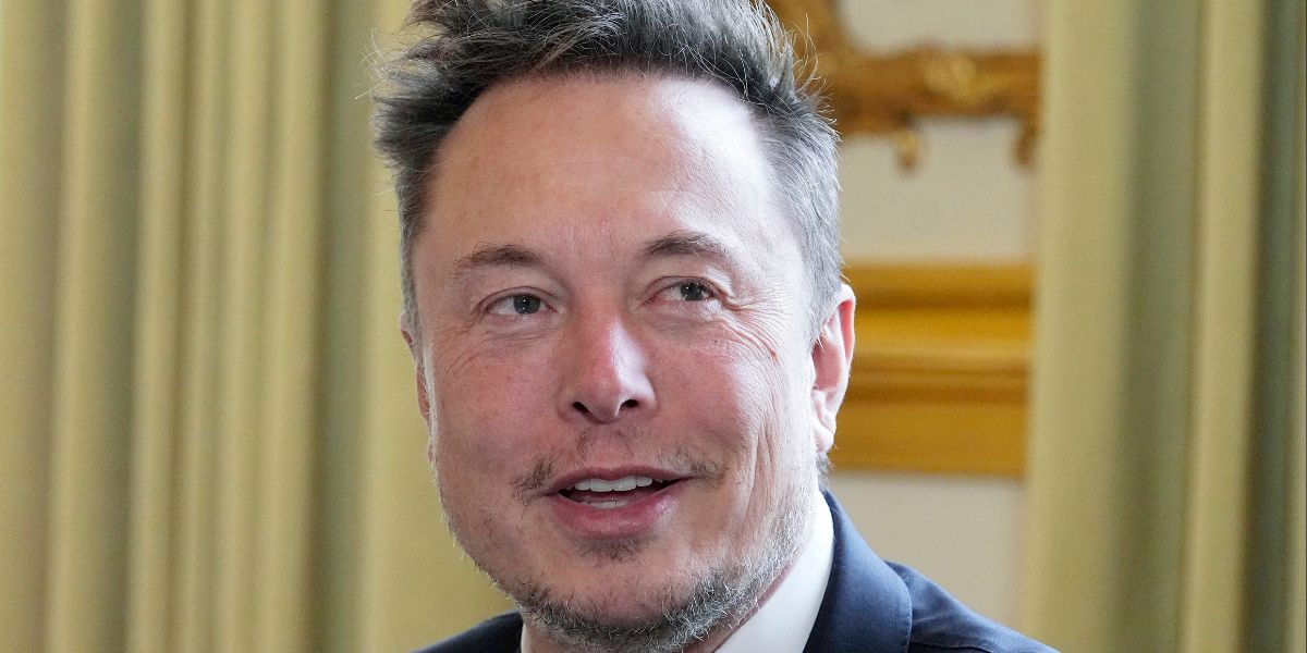 Teslas vinst rasar trots nytt rekord i intäkter