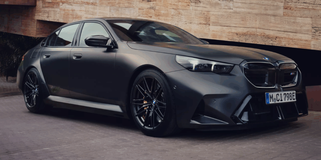 En sexig BMW M5 får tyvärr bara en andra plats. (Foto: BMW)