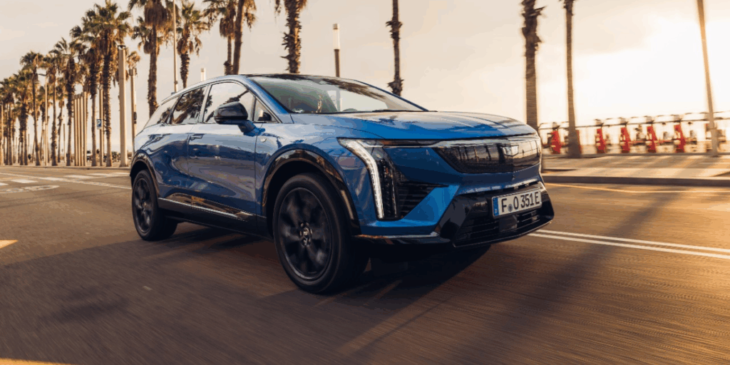 Det är tydligen en bil som man åker med i men inte är så engagerad i. (Foto: Cadillac)