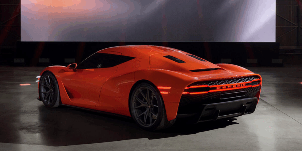 Ett tydligt bevis på att de siktar på mer sport framöver. (Foto: Edmunds Youtube)