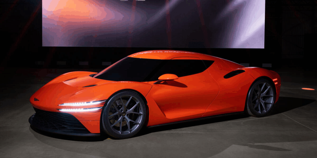 Helt klar i klass med McLaren. (Foto: Edmunds Youtube)