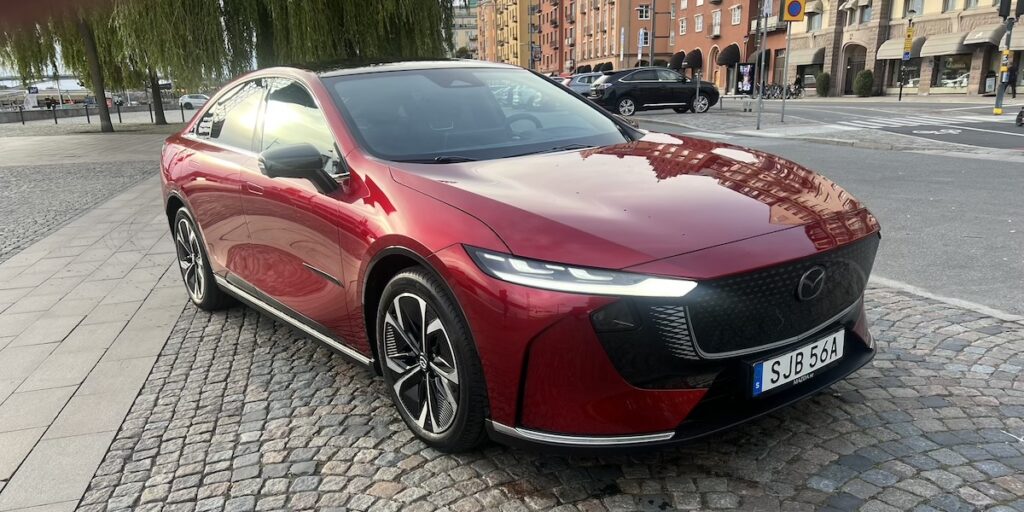 Snygga linjer på nya Mazda 6e