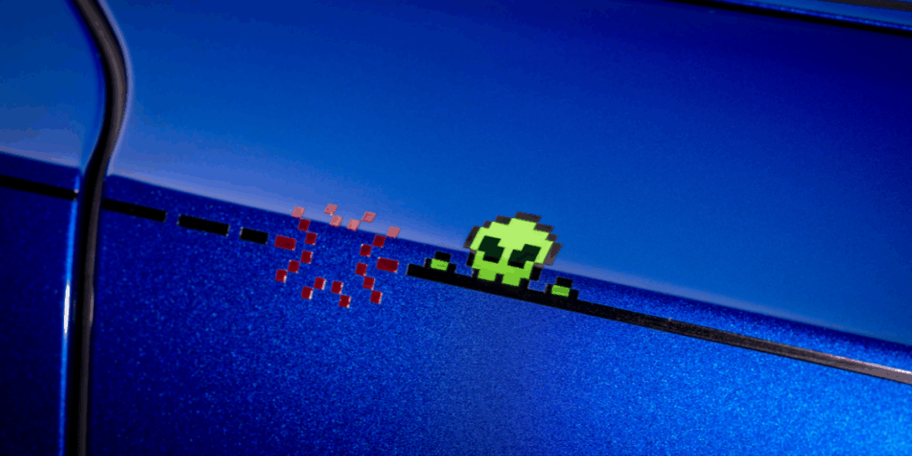 En liten alien längs utsidan. (Foto: Rolls-Royce)