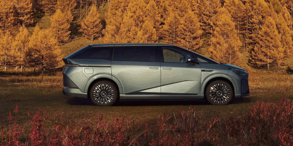 Så här ser den ut på lite närmare håll. Ganska precis som en gammal härlig minibuss från förr. (Foto: Xpeng)