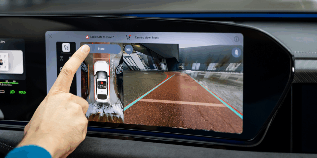 Hjälp med parkeringen är alltid tacksamt. (Foto: Audi)