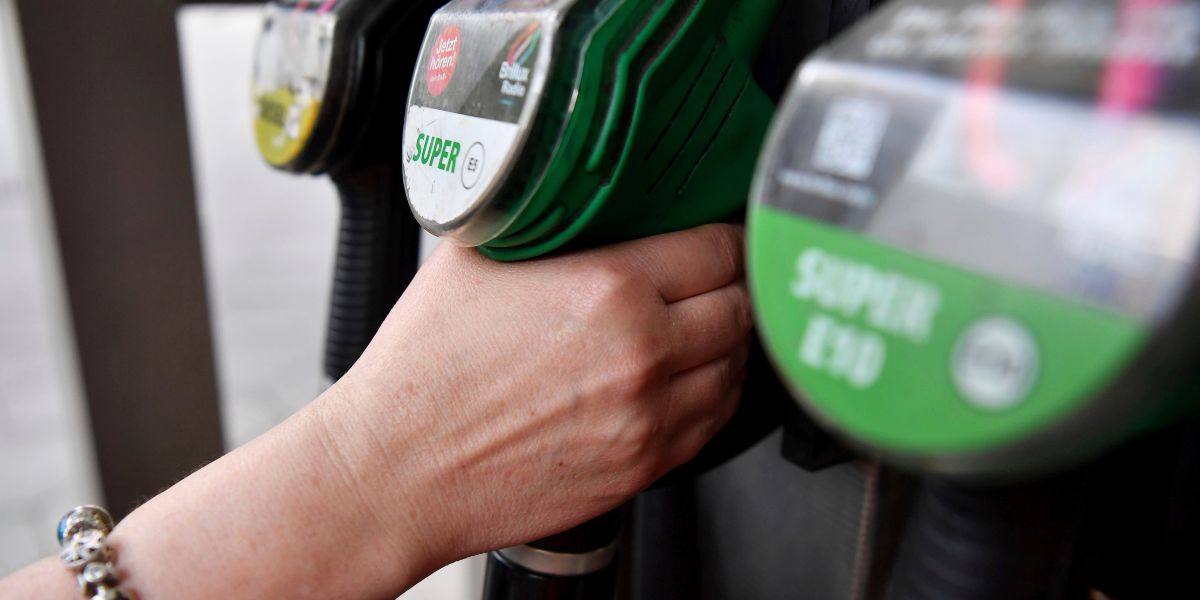 Oljepriset faller på möjligt fredsavtal i Ukraina