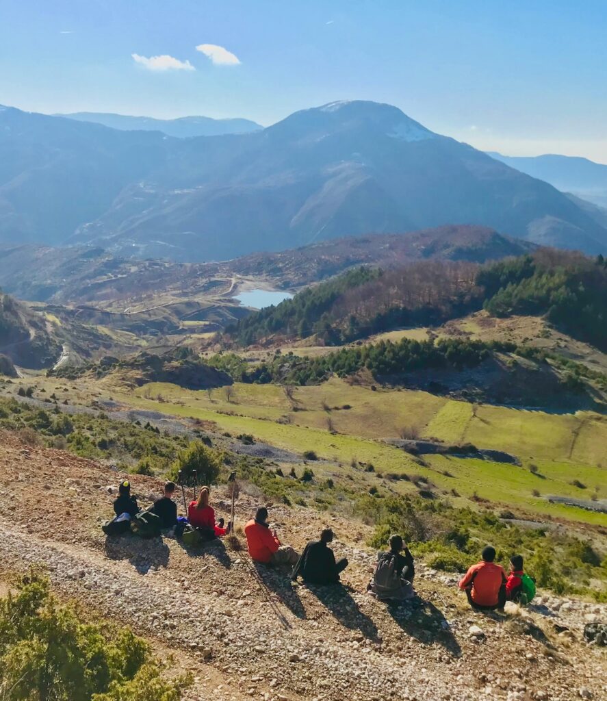 Vandra genom Albaniens berg och dalar, där det känns som att tiden stått still. 