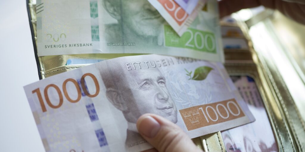 Privatekonomen Arturo Arques uppmanar hushållen att göra en julbudget – den genomsnittliga svensken planerar att lägga runt 3 000 kronor på klappar.