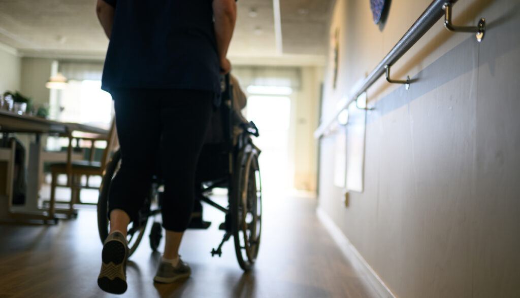 Det handlar om över 500 anställda inom kommunens äldreomsorg som fått fel lön