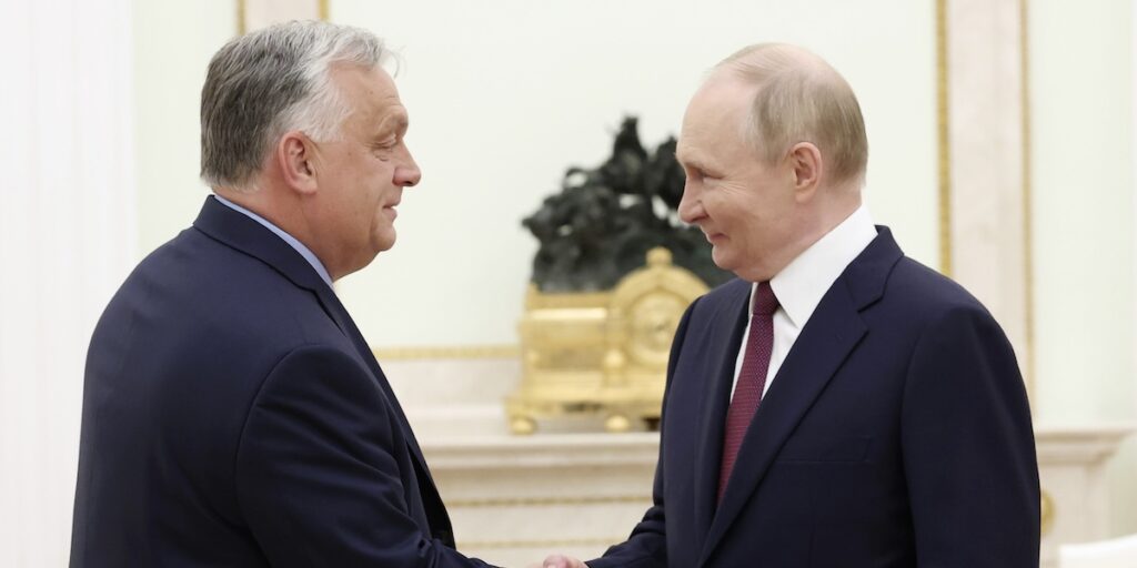 Ungerns premiärminister Viktor Orbán har länge haft en nära relation till Rysslands president Vladimir Putin, särskilt i frågor som rör energi och handel. (Foto: Valeriy Sharifulin, Sputnik, Kremlin Pool/AP/TT)