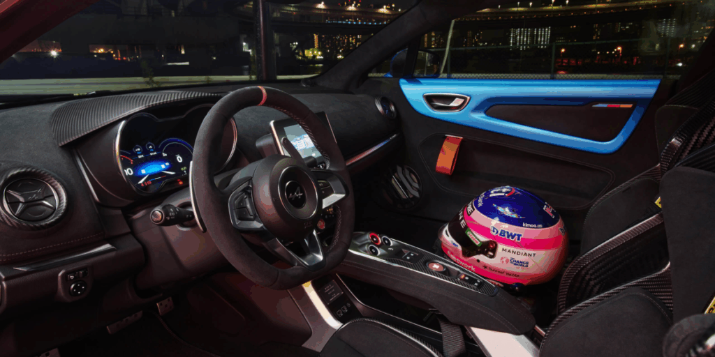 Tänk att bilen ändå är laglig för gatan. Vem är sugen? (Foto: Alpine)