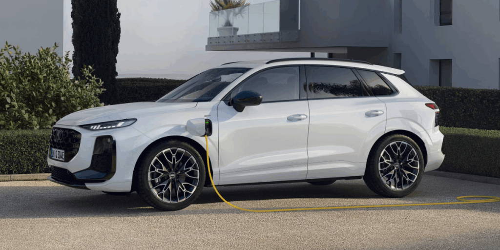 Top Gear noterar att styrningen saknar tydlig återkoppling, men att bilen ändå navigerar kurvor med gott självförtroende. (Foto: Audi)