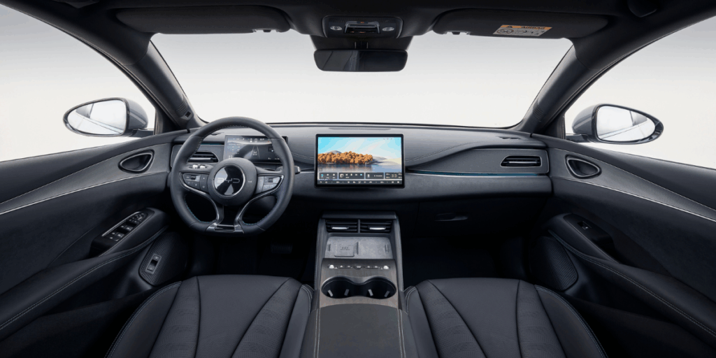 BYD Seal 6 DM-i Touring på insidan. Fräsigt. (Foto: BYD)