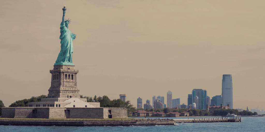 En gyllene era för USA:s ekonomi? Donald Trumps löfte syns än så länge bara på börsen. Och orosmolnen växer.