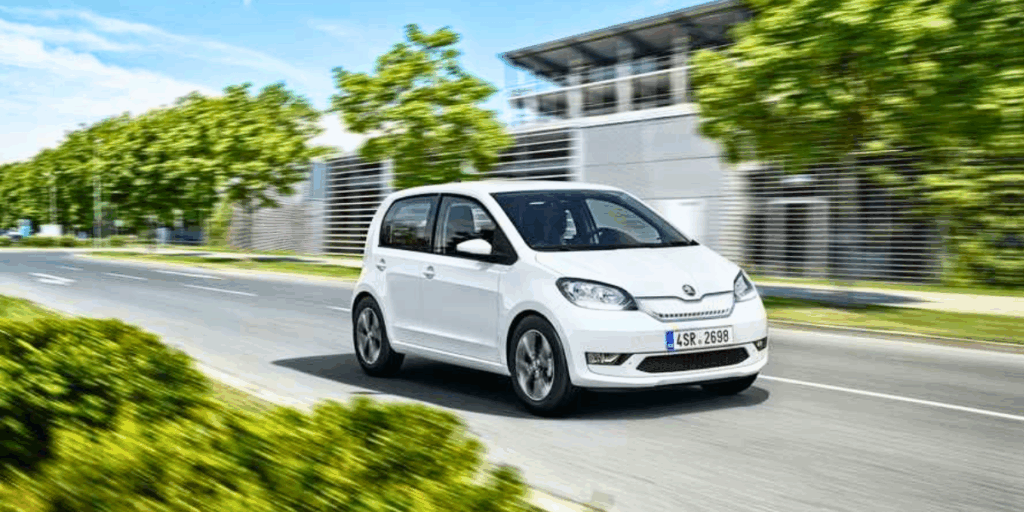 Den lilla Citigo E är en riktigt kompakt lite bil för innerstaden. (Foto: Volkswagen)