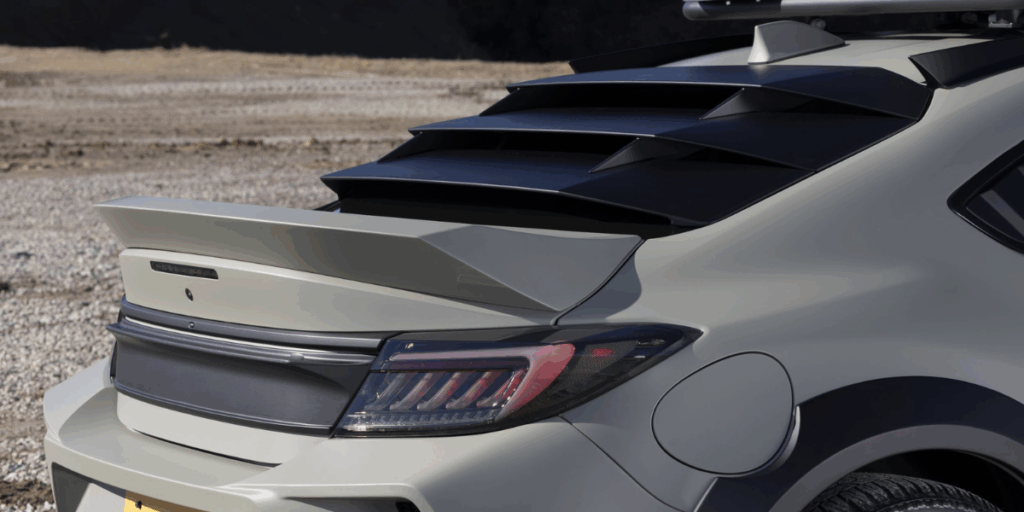 Tredubbla bakre glaslameller och en stor bakspoiler skapar en unik världsbild. (Foto: Kuhl Japan)