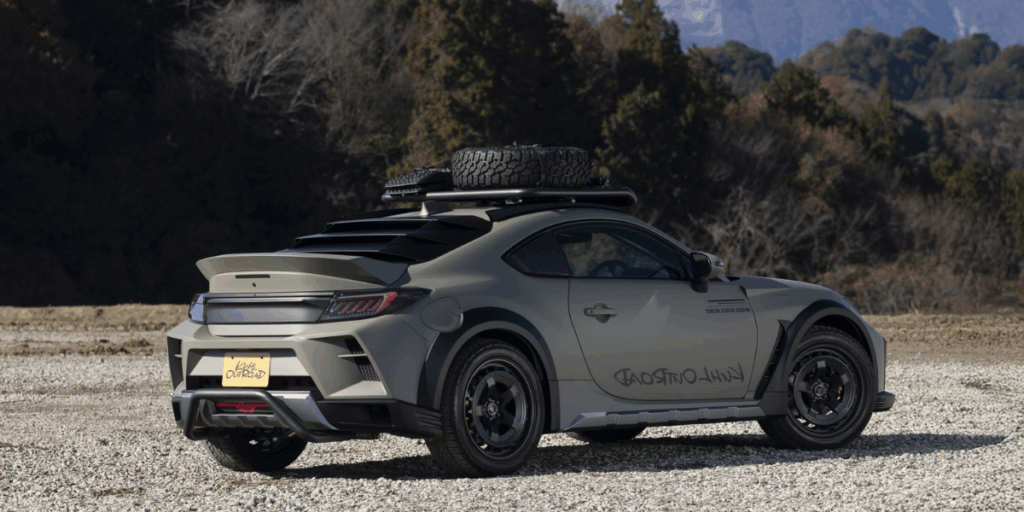 Med en 7,5 cm lyfthöjd är denna helt anpassade GR86 inte bara kapabel att ta sig fram i ojämn terräng, utan är också lätt att hantera i stan. (Foto: Kuhl Japan)