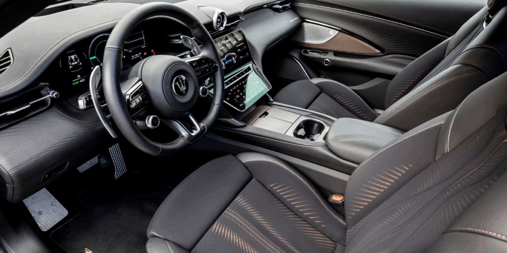 En del skärmar, framförallt i mitten. (Foto: Maserati)