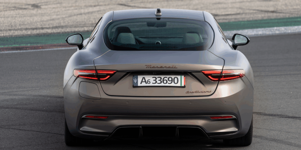 Den vackra lite rundade bakdelen. (Foto: Maserati)