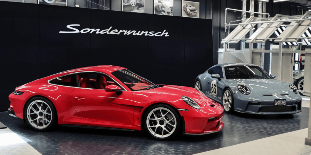 De två bilarna som delade serienummer men är rätt olika ändå. (Foto: Porsche)