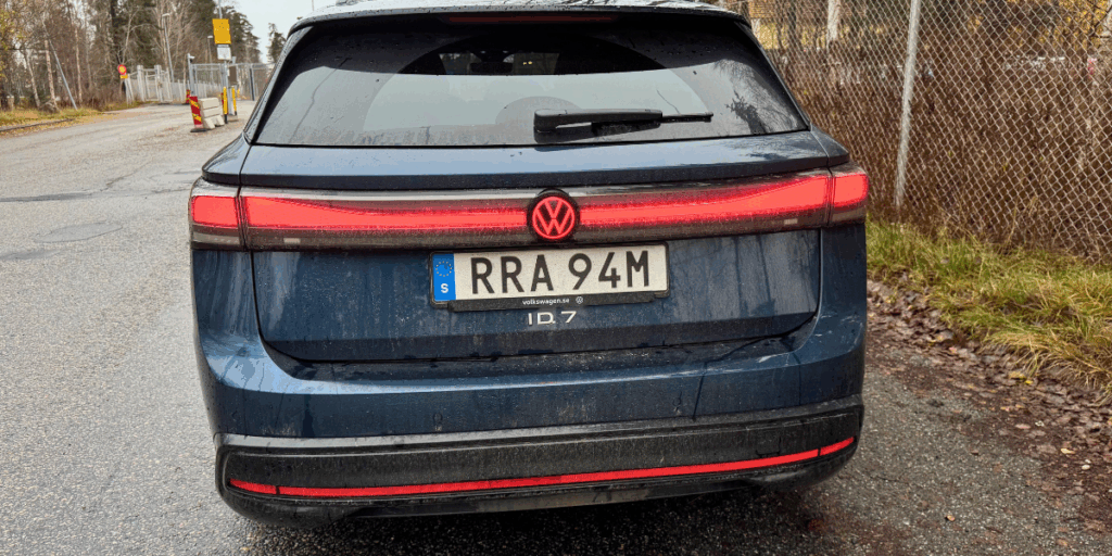 Det är inget optimalt väder för att fota bilar i men det representerar ju verkligheten i alla fall. (Foto: Åsa Wallenrud)