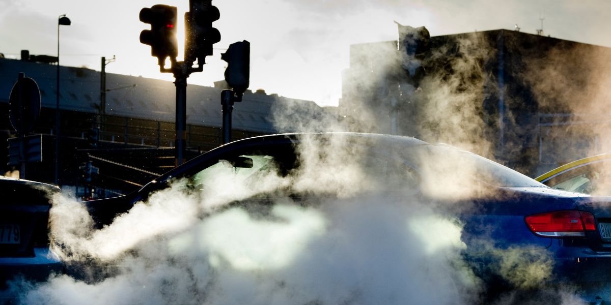 Seger för bilindustrin när EU böjer sig om utsläpp