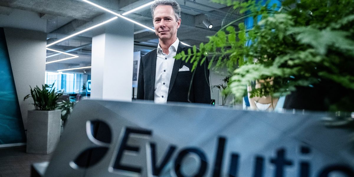 Röda lampor blinkar inför Evolutions bokslut