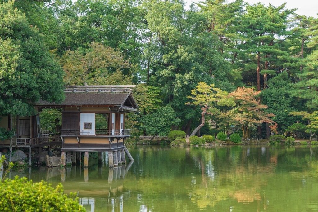 Kenrokuen-trädgården i Kanazawa.