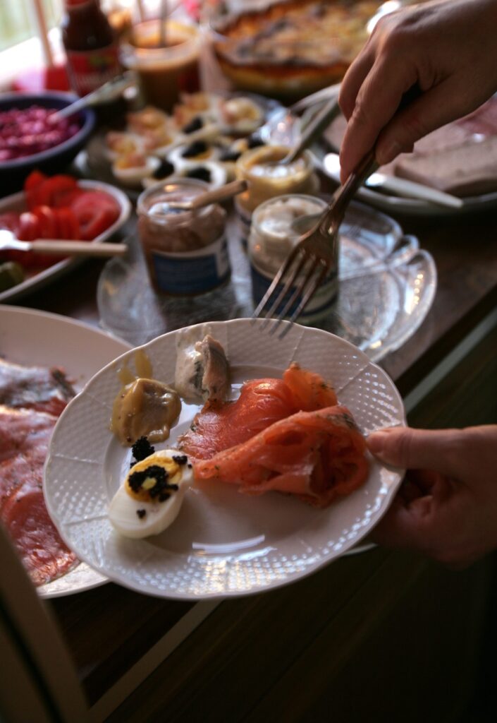 Julmaten på gång, där färsk fisk är en självklarhet för många. 