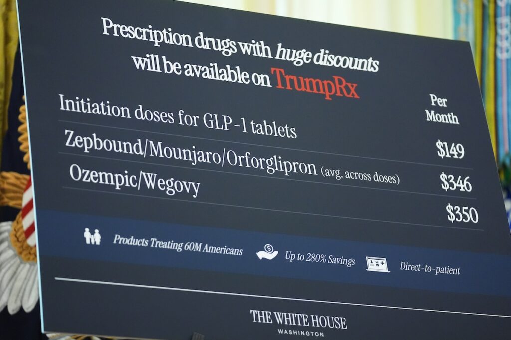 Nästa år ska TrumpRx, en webbplats som ska koppla ihop patienter direkt med rabatterade läkemedelspriser, vara klar.
