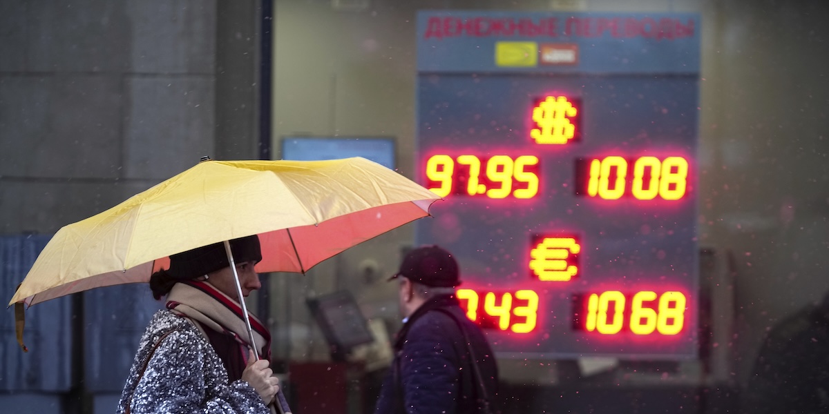 Skyhög ränta – nu vänder inflationen i Ryssland