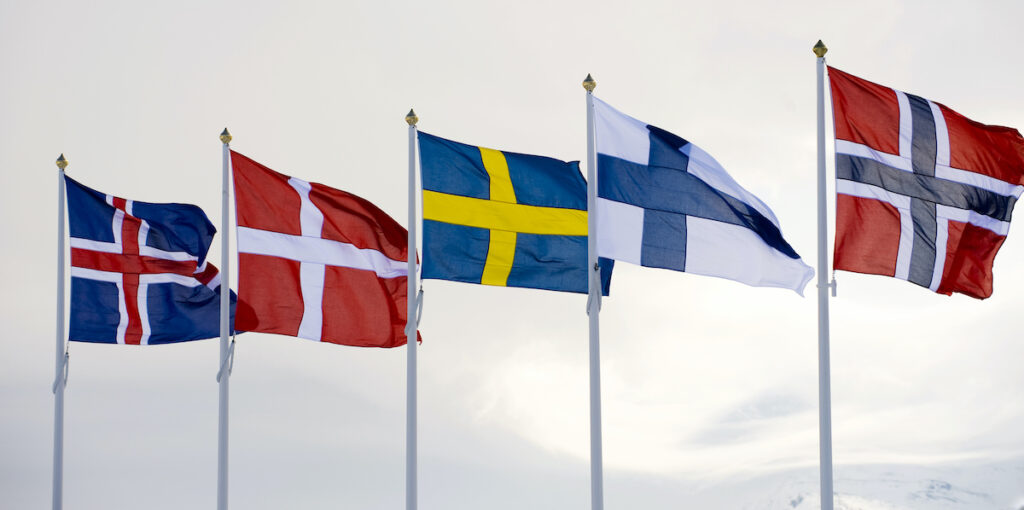 Flaggor norden. Matpriserna är dyrare i våra grannländer