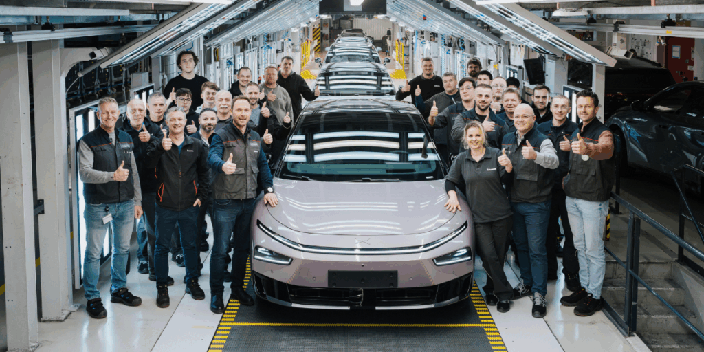 Några lyckliga arbetare i fabriken. (Foto: XPENG)