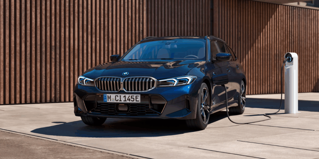BMW 330e Touring på en god tvåa med väldigt höga betyg. (Foto: BMW)