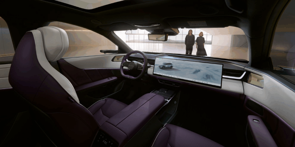 En jätteskärm men i övrigt ganska rent, det gillar vi skarpt. (Foto: Mazda)